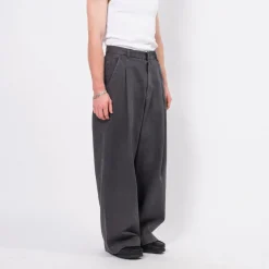 [HATCHINGROOM] DEEP PLEATS TROUSERS _ CHARCOAL