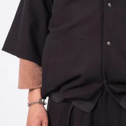 [MERELY MADE] MERELY DOBBY COTTON RAGLAN CAPE SHIRTS _ BLACK