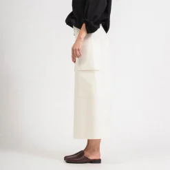[STUDIO NICHOLSON WOMEN] TYRELL TAILORED PATCH POCKET SKIRT _ PARCHMEN
